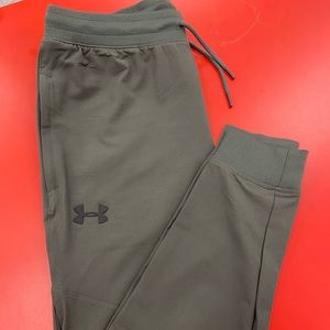 Men’s Under Armour sport style heatgear jogger pants large